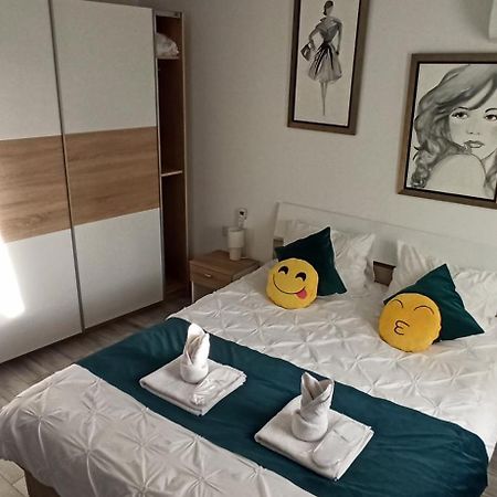 Comfortable Apartment University Square Букурещ Екстериор снимка